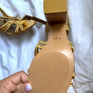 New high heels in gold !